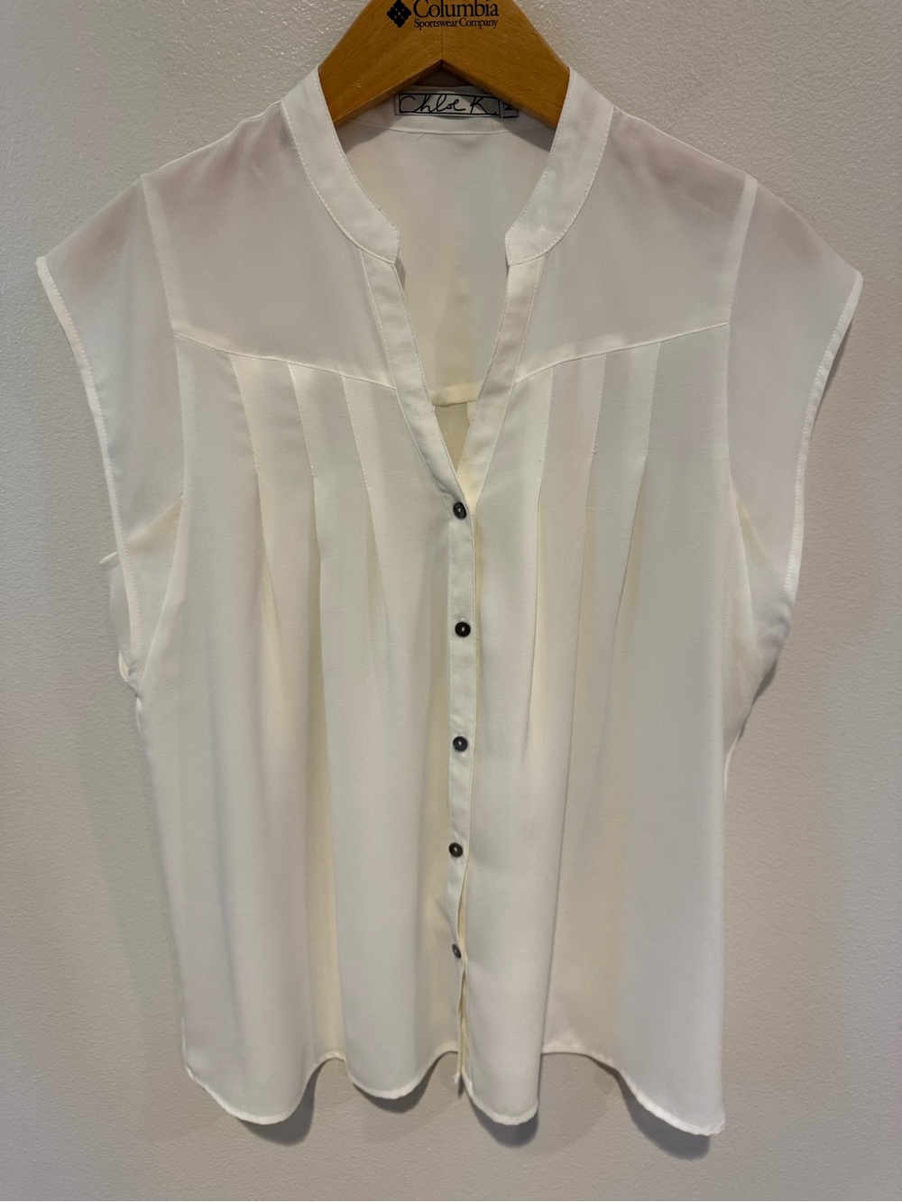 Chloe K Cream Sleeveless Pintuck Button-Front Blouse